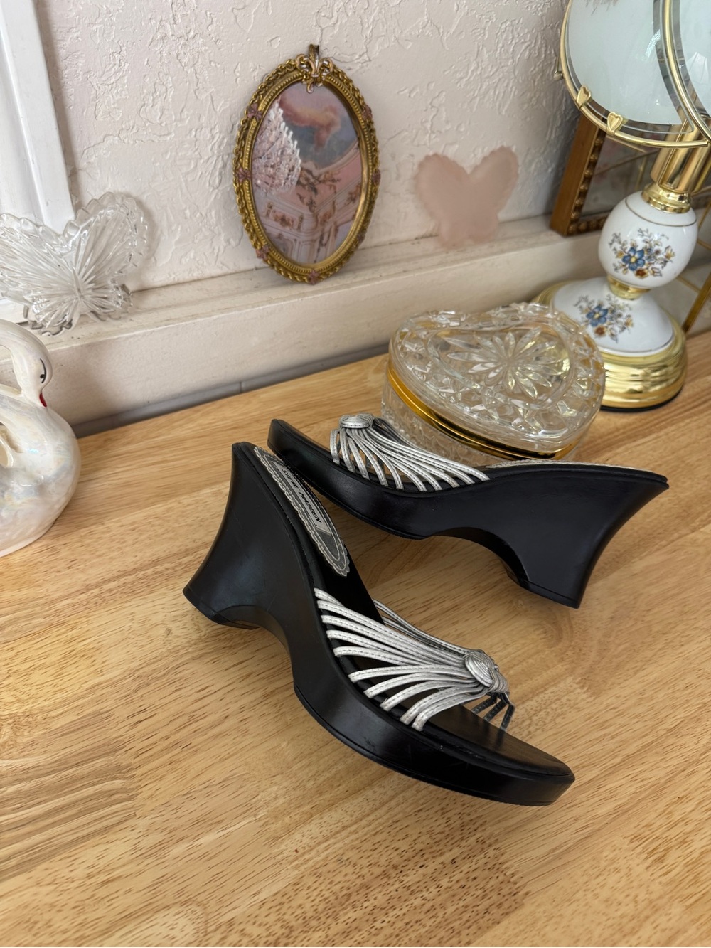 ✨Iconic early 2000s Steve Madden Y2K silver strappy wedge heels ✨ size 7.5 - Picture 8 of 13